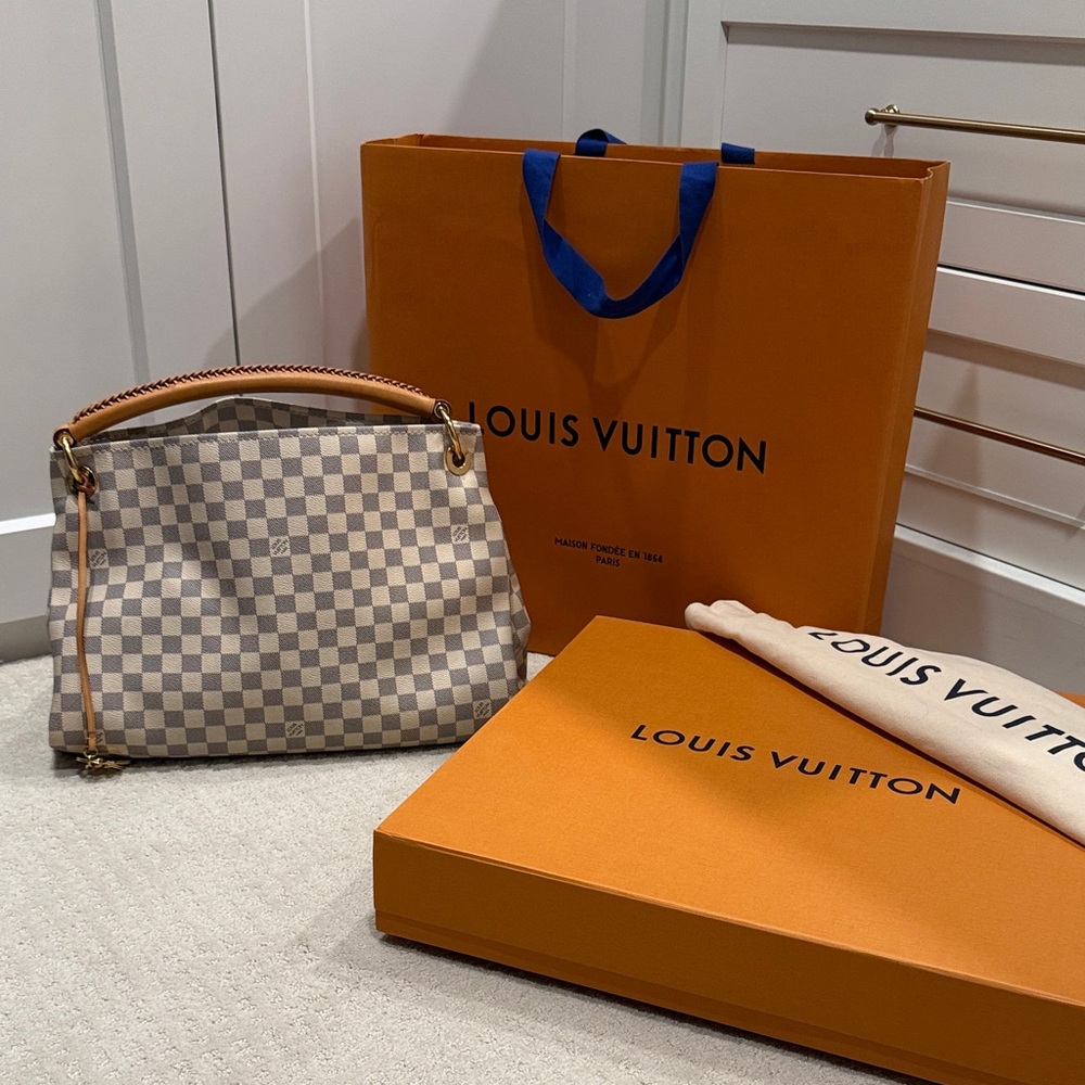 Louis Vuitton Artsy MM